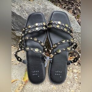 A New Day Black and Gold Slide Sandals 6 NWT